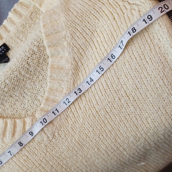 🍭🌺V-Neck Yellow Sweater - Picture 8 of 9